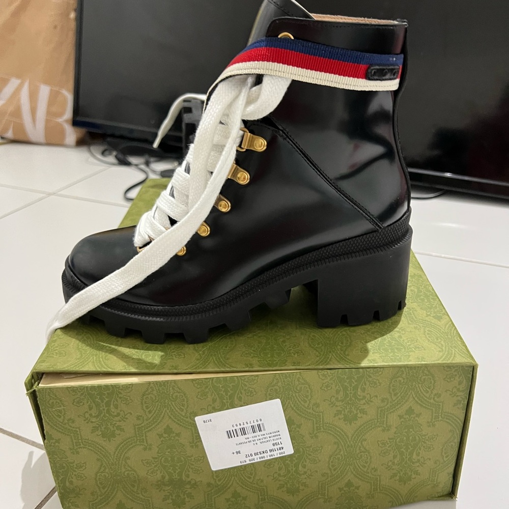 Stylish brand boots - Picture 3 of 4